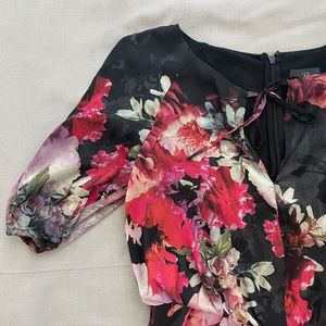 Floral dress with short sleeves